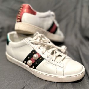 Gucci leather white ace studded sneakers with a pearl detail. Sz 36/US 6